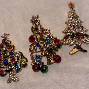 Brooches 3 in group Christmas pins